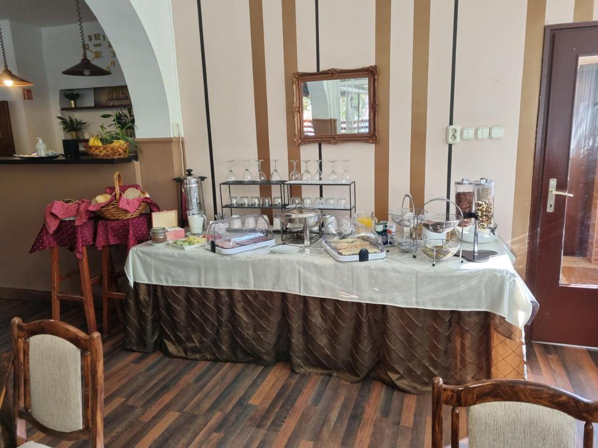 Belvarosi Panzio Siofok Bagian luar foto